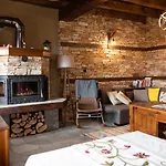 Little Bird Residency - Luxury In Villa Leshten